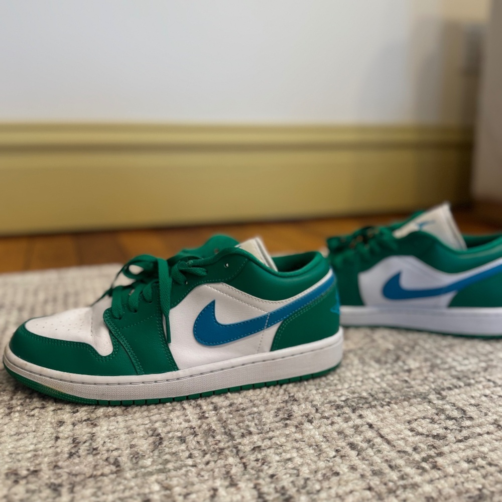 Air Jordan 1 Low – White / Green / Blue – Size 10.5 (Style DC0774-304)